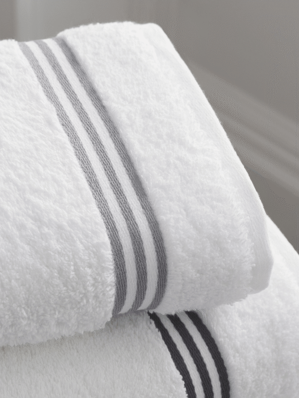 LuxeTouch Bath Towel – Ultra Soft & Absorbent